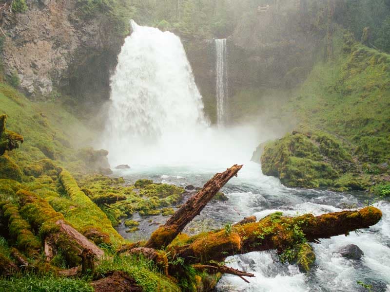 Sahalie Falls flowing into the McKenzie River in Willamette National Forest, Oregon